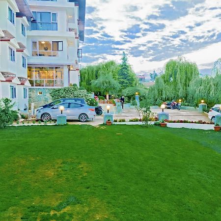 Royal Jardin Whistling Pines Resort Shimla Buitenkant foto