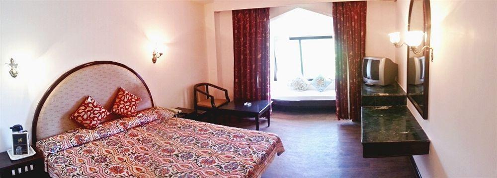 Royal Jardin Whistling Pines Resort Shimla Buitenkant foto