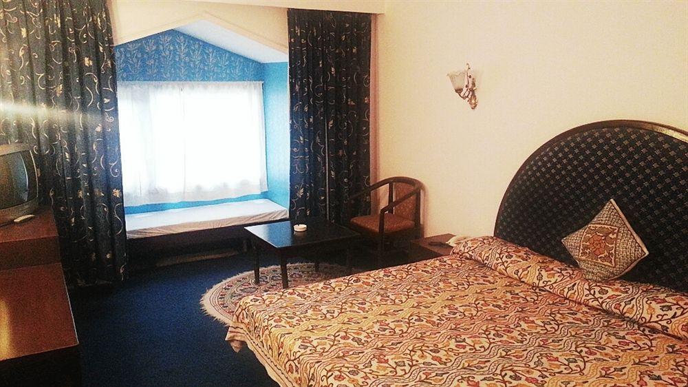 Royal Jardin Whistling Pines Resort Shimla Buitenkant foto
