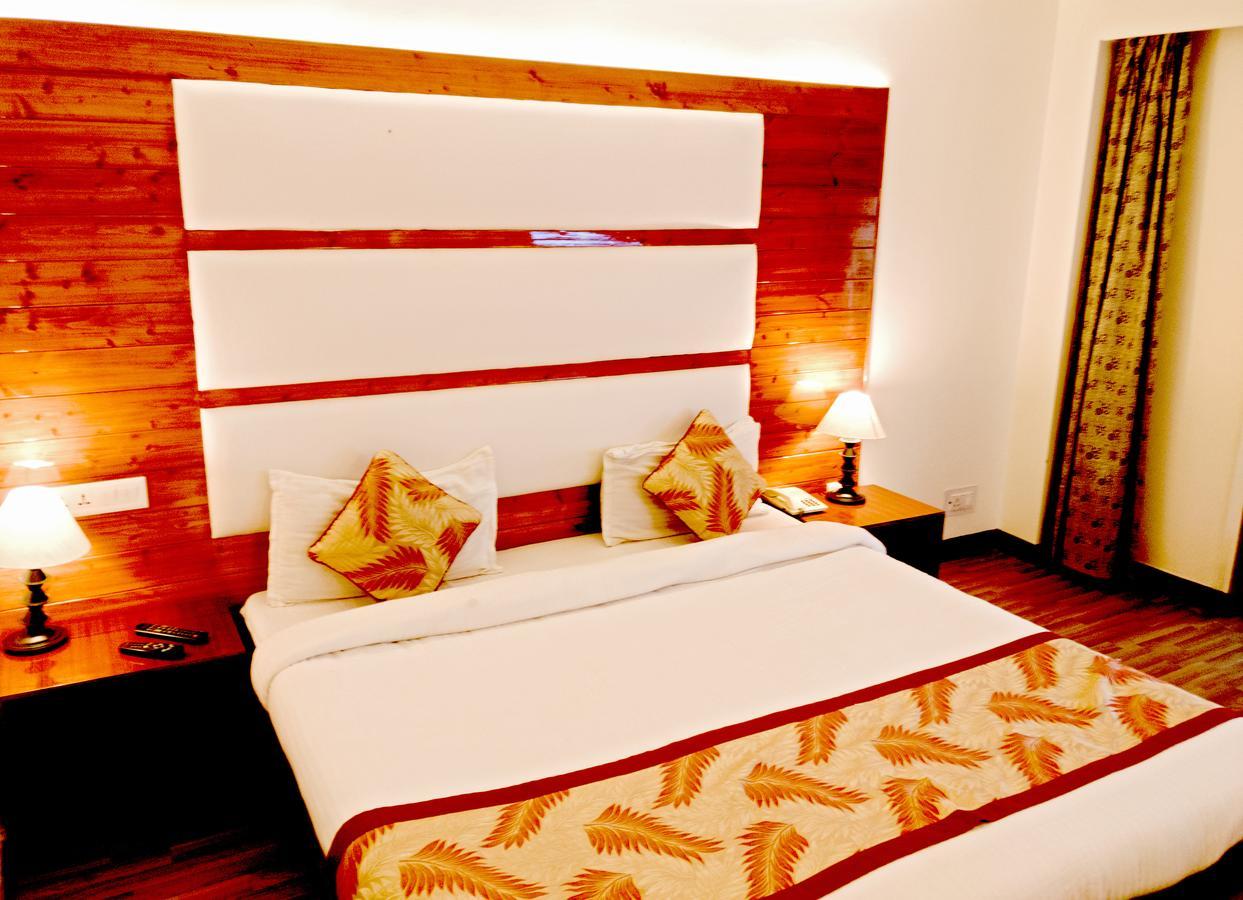 Royal Jardin Whistling Pines Resort Shimla Buitenkant foto