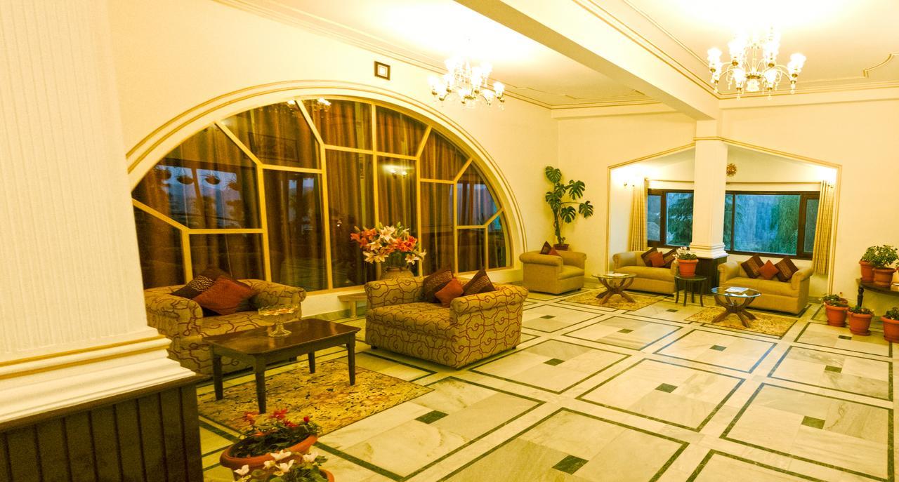 Royal Jardin Whistling Pines Resort Shimla Buitenkant foto