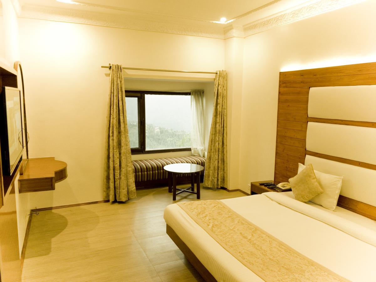 Royal Jardin Whistling Pines Resort Shimla Buitenkant foto