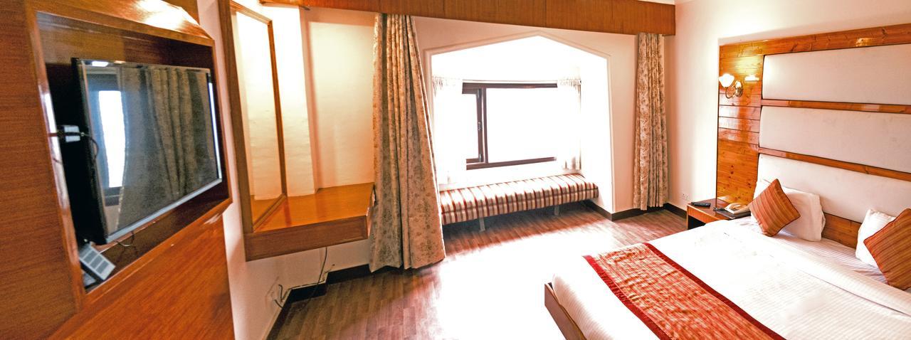 Royal Jardin Whistling Pines Resort Shimla Buitenkant foto