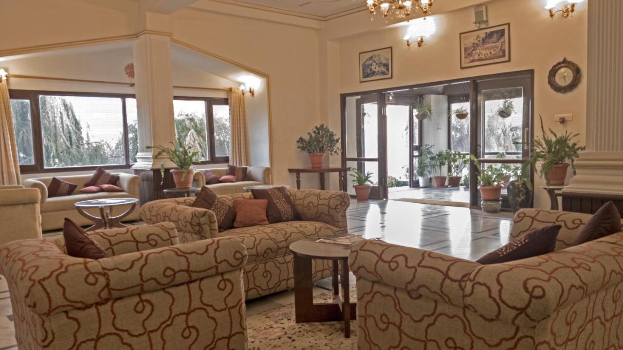 Royal Jardin Whistling Pines Resort Shimla Buitenkant foto