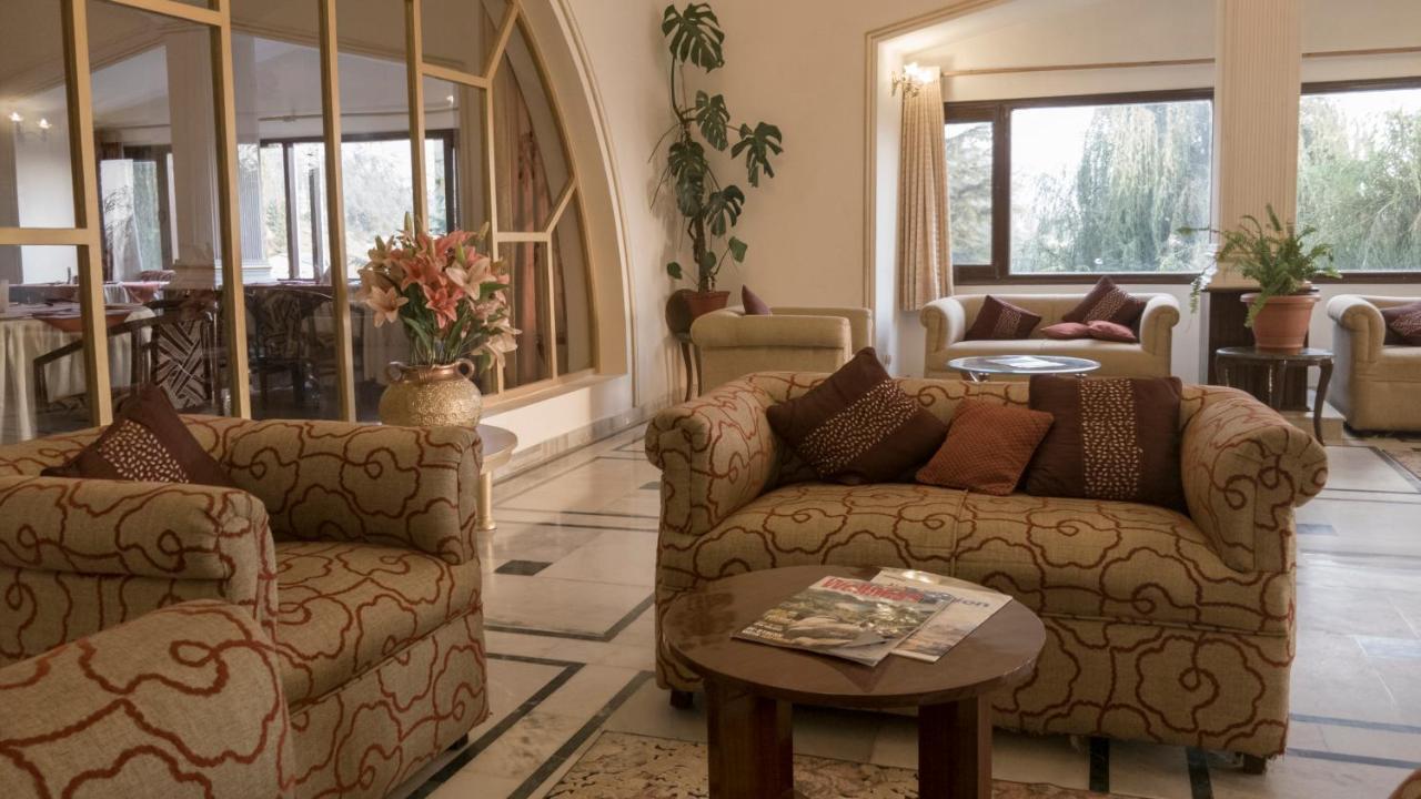 Royal Jardin Whistling Pines Resort Shimla Buitenkant foto