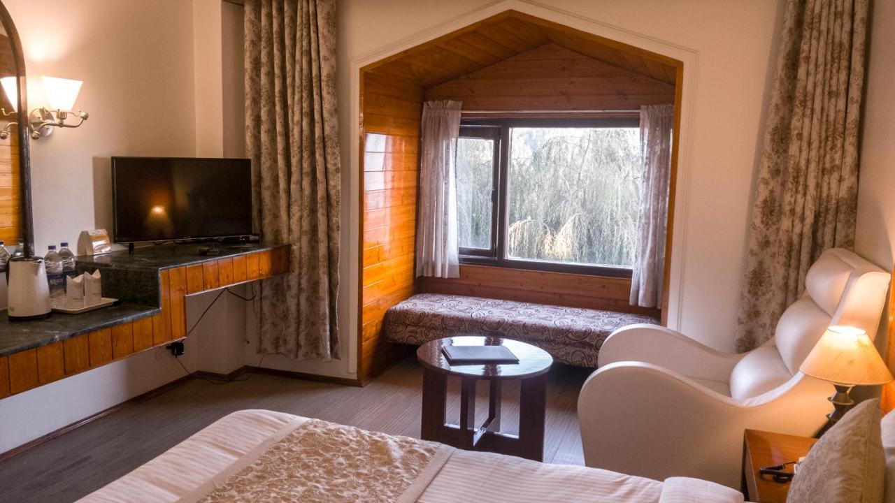 Royal Jardin Whistling Pines Resort Shimla Buitenkant foto