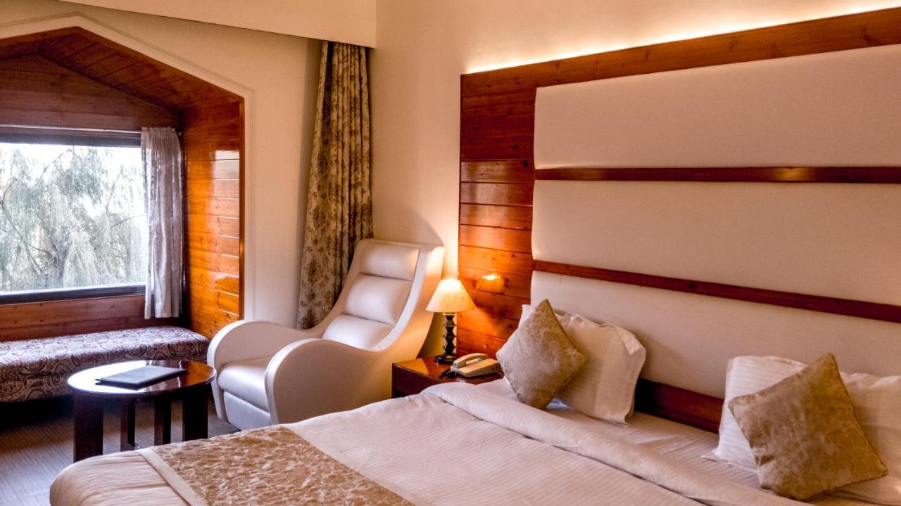 Royal Jardin Whistling Pines Resort Shimla Buitenkant foto